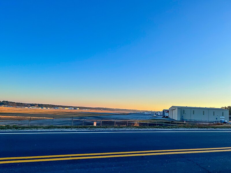 File:Gwinnett County Airport from Hosea Road.jpg