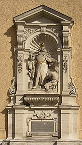 Denkmal Heinrichs II. an der Außenseite des Schottenstiftes