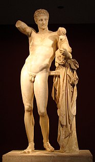 Praksiteleen Dionysos-lasta kantava Hermes, alkuperäinen veistos noin vuodelta 340 eaa. Olympian arkeologinen museo.