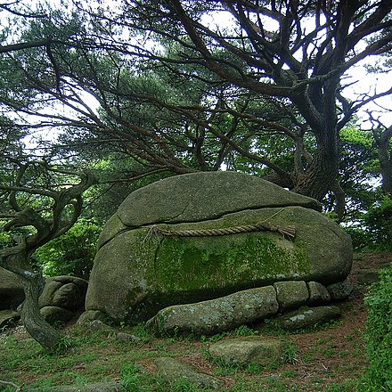 Himorogi of Amenohohi-no-mikoto at Rokkosan Country House.
