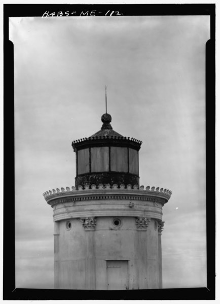 File:Historic American Buildings Survey Gerda Peterich, Photographer September 1962 CRESTING AND COLUMN-CAPITAL DETAIL - Portland Breakwater Lighthouse, Northeast end of Portland HABS ME,3-PORTS,1-3.tif