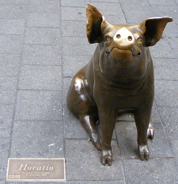 File:Horatio Pig Bronze - Rundle Mall.jpg