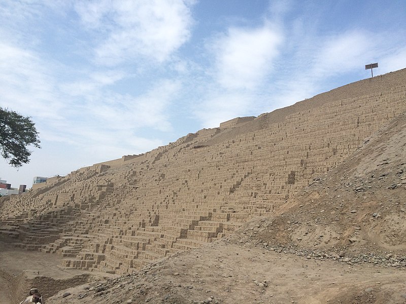 File:Huaca Pucllana, Lima - Peru - panoramio (12).jpg