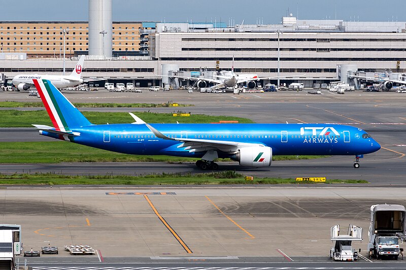 File:ITA Airways Airbus A350-900 EI-IFF 2023-08-27.jpg