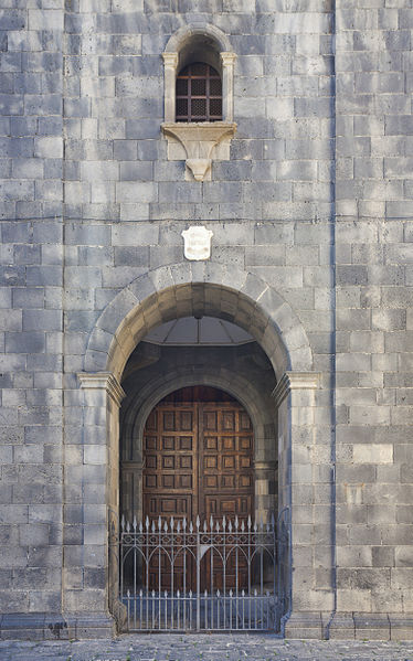 File:Iglesia de Nuestra Señora de la Concepción, Santa Cruz de Tenerife, España, 2012-12-15, DD 05.jpg