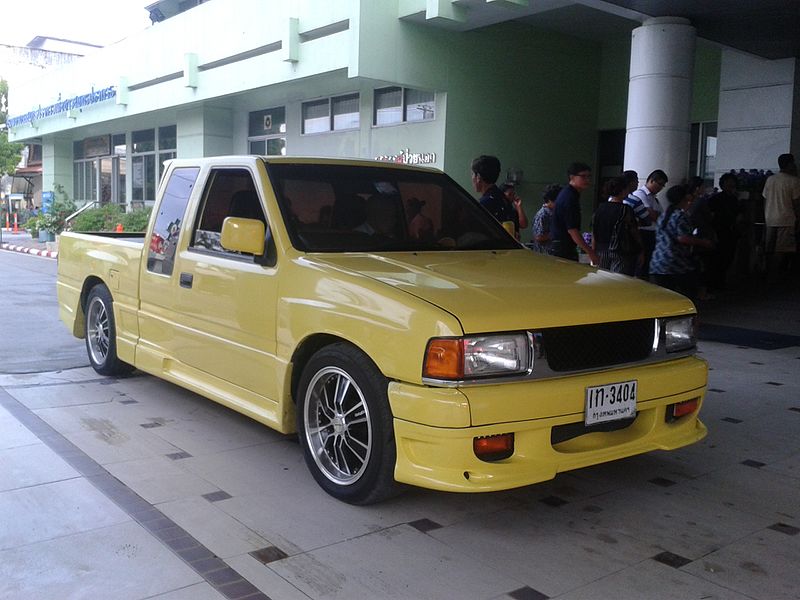 File:Isuzu TFR in Thailand.jpg