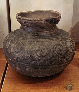 Vas cu spirale care a fost realizat în stilul Kamegaoka din Perioada Jōmon Târzie
