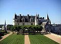 Façana est del castell d'Amboise amb jardí de Nàpols