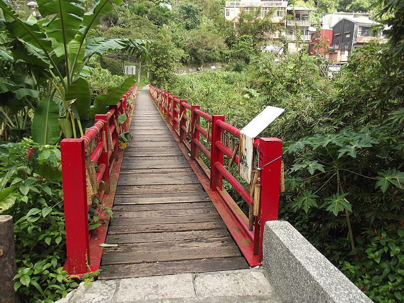 File:Jingtong walkbridge.jpg