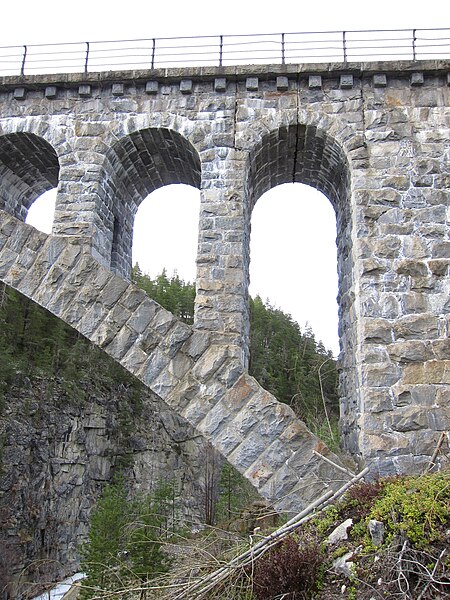 File:Jora bridge detail.JPG