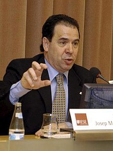 Josep Maria Rañé a la presentació de l’estudi "La indústria catalana davant l’ampliació Europea" (2004).jpg
