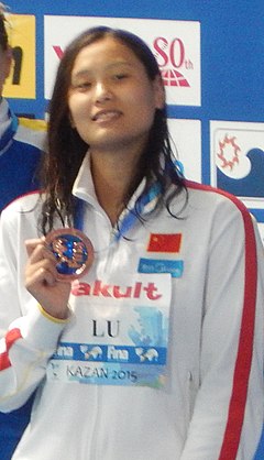 Kazan 2015 - Cerimônia da Vitória 50m borboleta W (Lu Ying cortado) .jpg