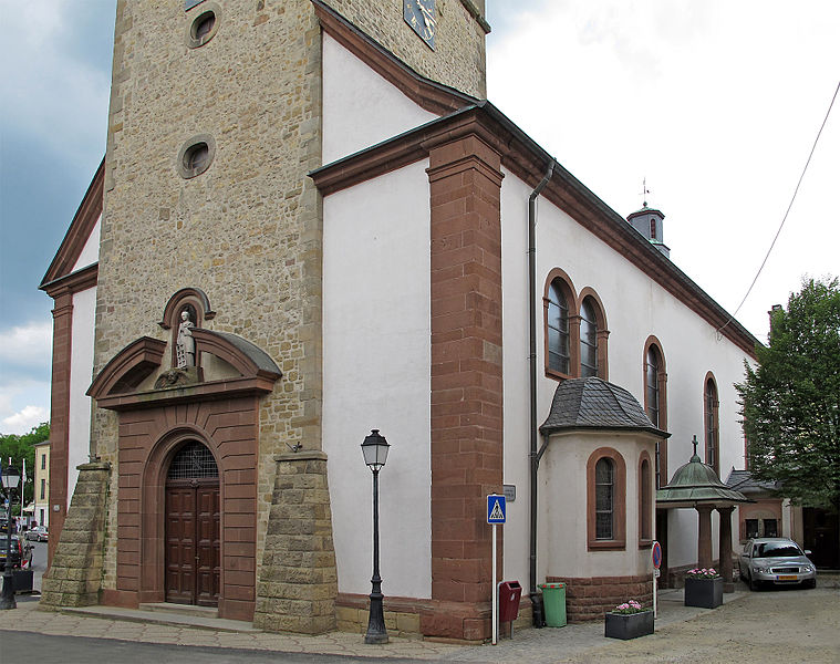 File:Kirche Grevenmacher 02.jpg