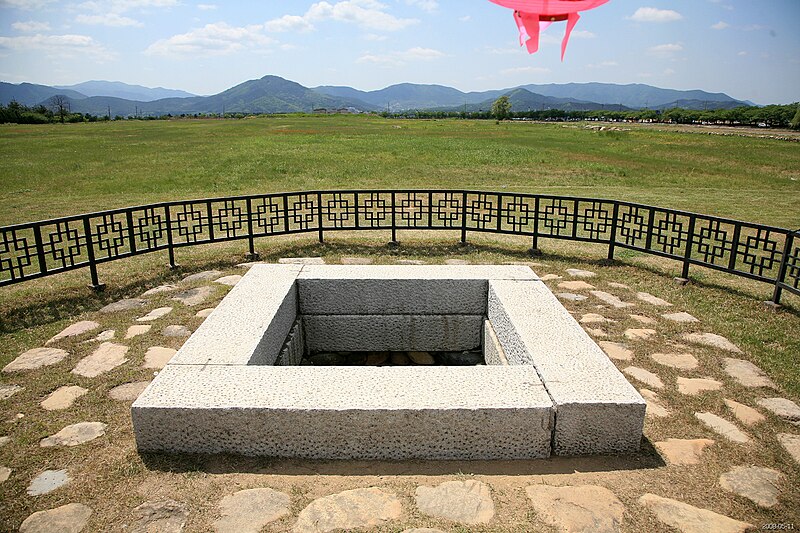 File:Korea-Gyeongju-Hwangnyongsa temple site-well-01.jpg