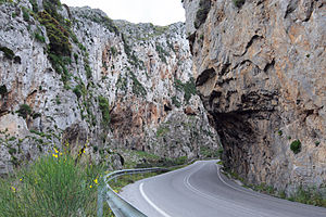 English: Kourtaliotiko Gorge, Crete Polski: Wąwóz Kurtaliotiko (Kreta Ελληνικά: Κουρταλιώτικο Φαράγγι, Κρήτη