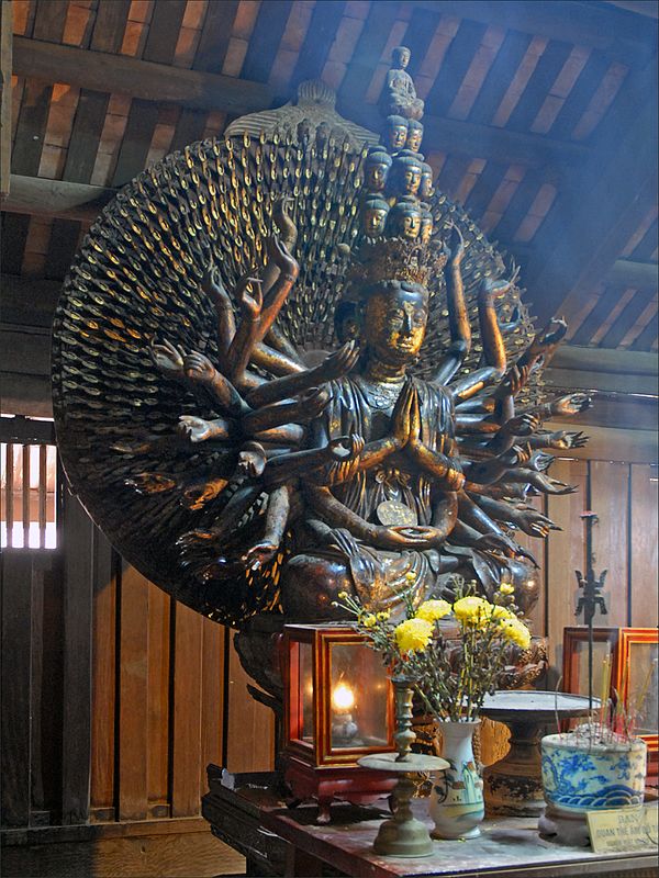 Statue of Avalokiteshvara Bodhisattva, crimson and gilded wood, Revival Lê dynasty, autumn of Bính Thân year (1656), from Bút Tháp Temple in Bắc Ninh 