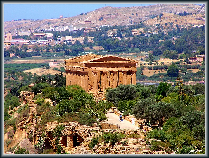 File:La valle dei Templi - panoramio.jpg