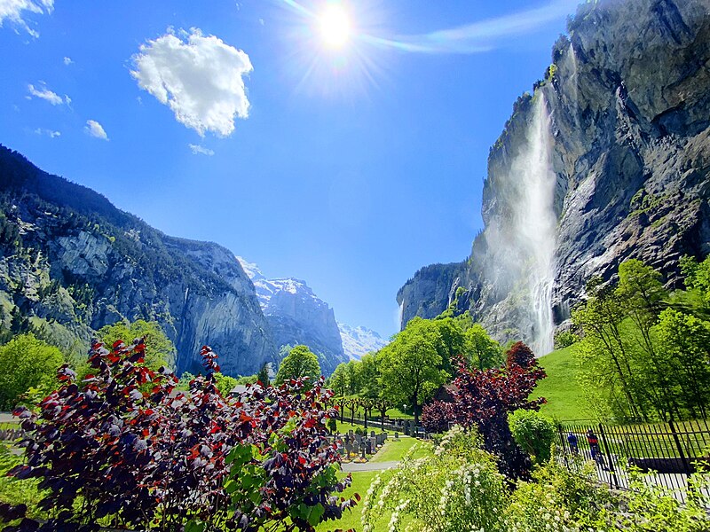 File:Lauterbrunnen Natur.jpg