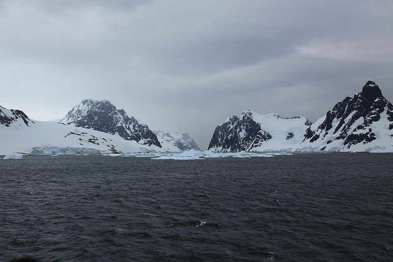 File:Lemaire Channel, Antarctica (6054074437).jpg