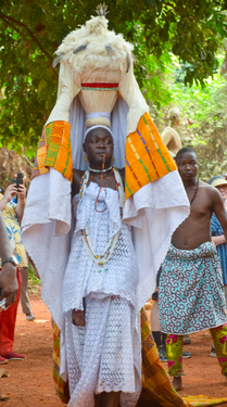 Les adeptes Vodouns au cours de la célébration de la fête de Vodoun à Ouidah au Bénin Photographe : Romario COFFI