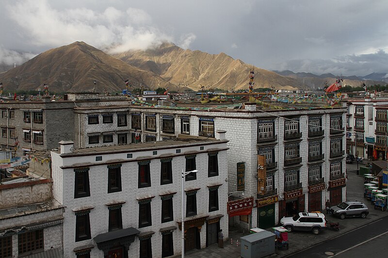 File:Lhasa-von Yakhotel-14-2014-gje.jpg