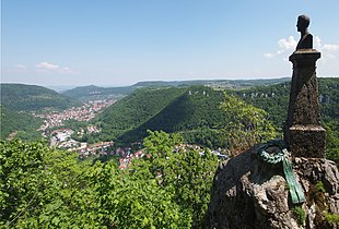 Blick vom Hauff-Denkmal bei Schloss Lichtenstein auf die Ortsteile