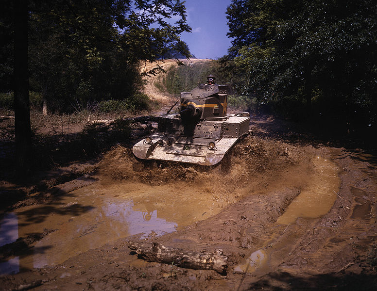File:Light tank going through water obstacle, Ft Knox, Ky.jpg
