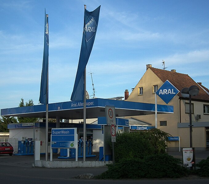 File:Limburgerhof Aral-Tankstelle.JPG