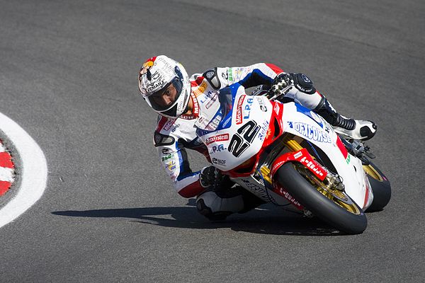 Morelli at the 2008 Brands Hatch Superbike World Championship round