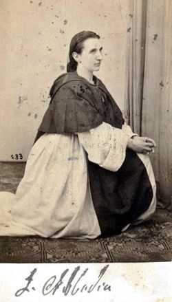 לואיג'יה אבאדיה, צילום עם חתימתה, מסביבות שנת 1860, הצלם:ג'אקומו רוסטי