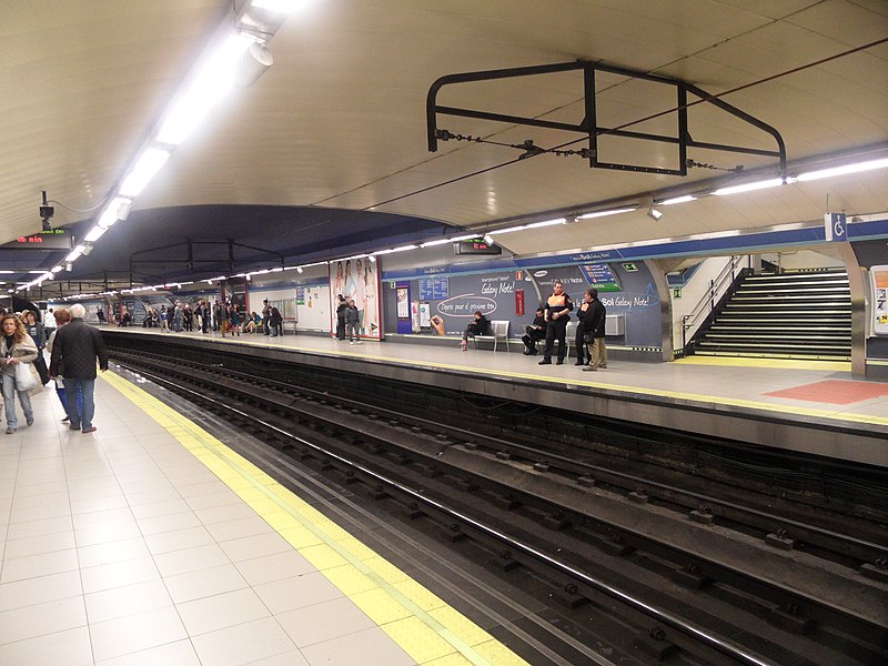 File:Madrid - Metro - Estación de Sol (7191253722).jpg
