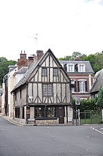 Casa con entramado de madera - Bernay.jpg