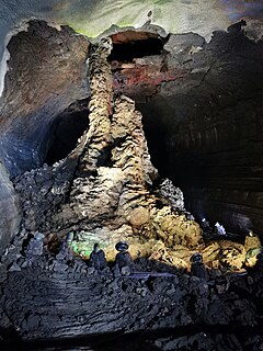 Manjanggul's lava column