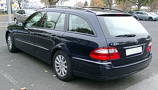 Fichier:Mercedes E-Klasse (W211) Avantgarde 20090610 rear.JPG — Wikipédia