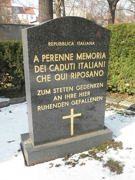 File:Merseburg Bombenopfer Italiener.JPG