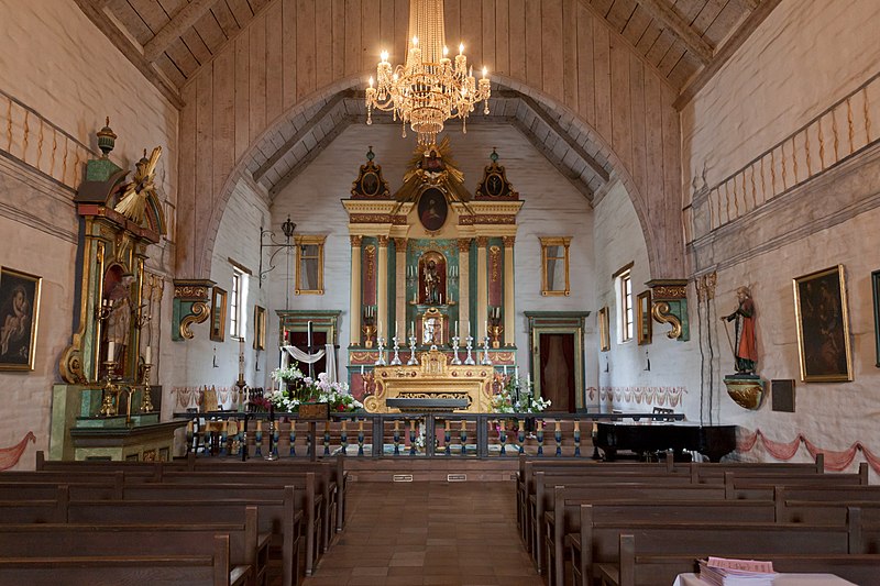 File:Mission San Jose church interior April 2011.jpg