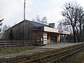 Čeština: Železniční zastávka Mořkov hlavní trať - pohled od jihozápadu. English: Railway station Mořkov hlavní trať.