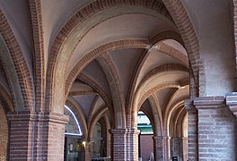 Les arcades de la Place Nationale.