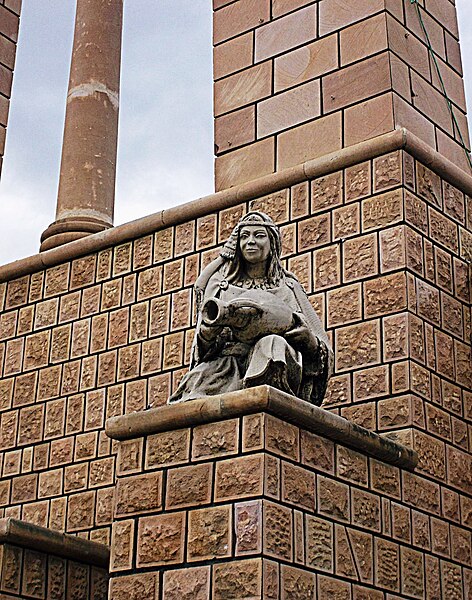 File:Monument, Ksar Hlal, Tunisia.JPG