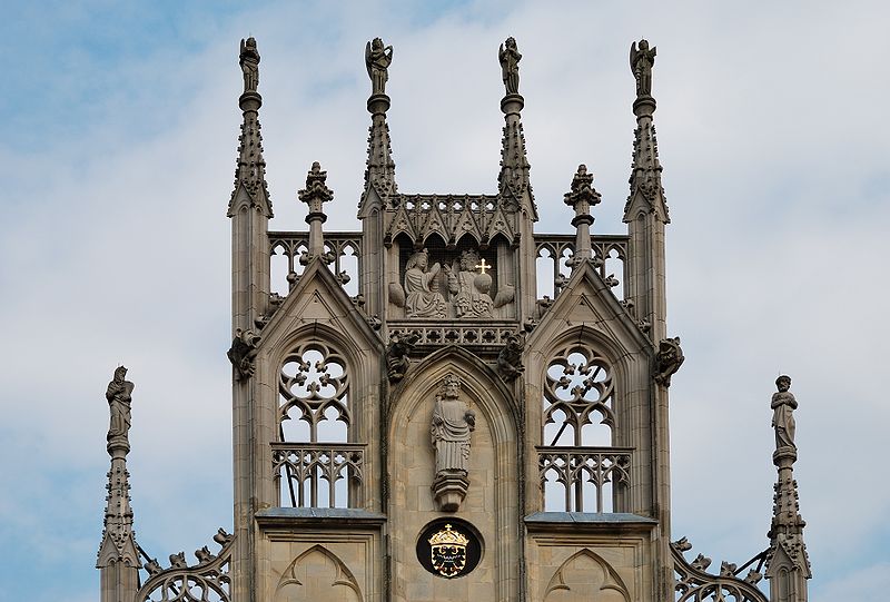 File:Muenster-100725-16061-Rathaus-Giebel-a.jpg