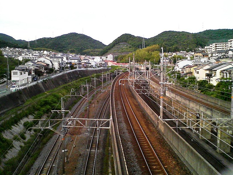 File:Nagarayama-tunnel 20070528.jpg