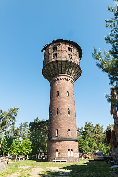 File:Neudorf Wasserturm1.jpg