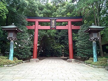 red myōjin torii at one of the entrances