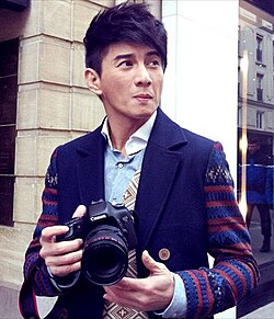 Nicky Wu with Canon camera on the streets of Paris 20120207.jpg
