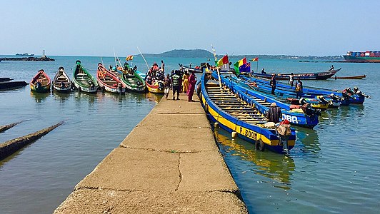 2ème : Pirogue à Conakry / par Hmadiyan