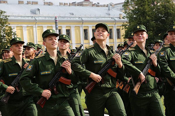 Космические войска санкт петербурге. Вка им а ф Можайского курсанты. Военно-Космическая Академия имени а. ф. Можайского. Курсантки вка им Можайского. Курсанты Можайской Академии.