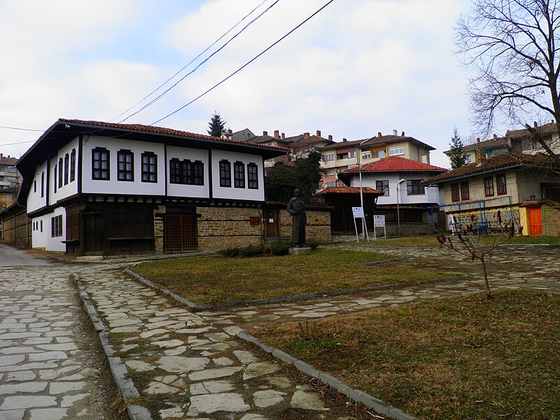 File:Old house Lyaskovets.jpg