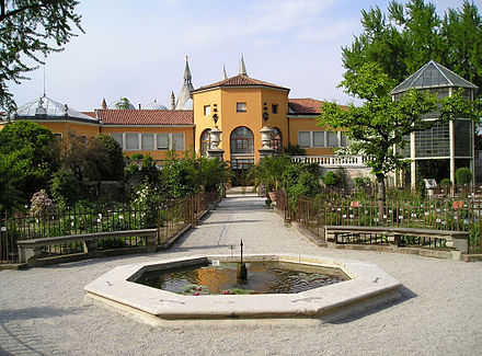 The entrance to the botanic garden