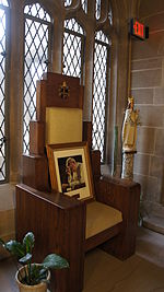 Chair used by Pope John Paul II's 1987 visit Papal Throne - Cathedral Of The Blessed Sacrament, Detroit.JPG