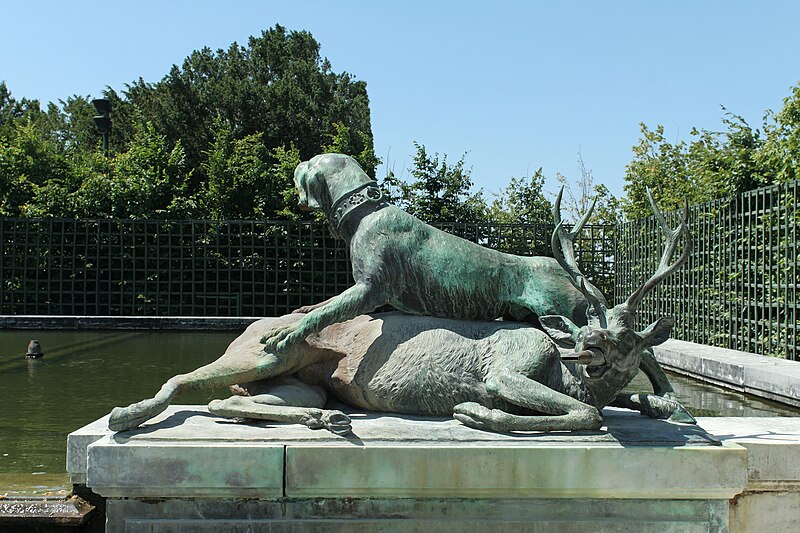 File:Parc de Versailles, Fontaine du Point du Jour, Limier terrassant un cerf, Jacques Houzeau, 1687 01.jpg